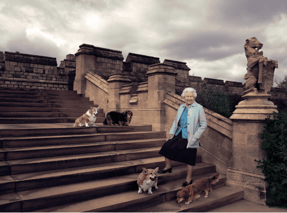 Queen-Elizabeth-II-Harrods-90th-year-celebration